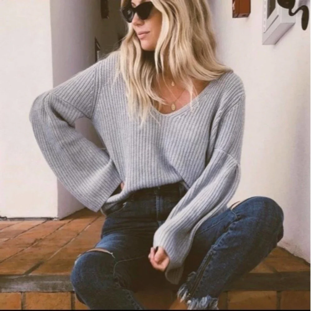 Lovers & Friends Addison gray ribbed knit flared sleeve v cut neckline sweater - Picture 10 of 10